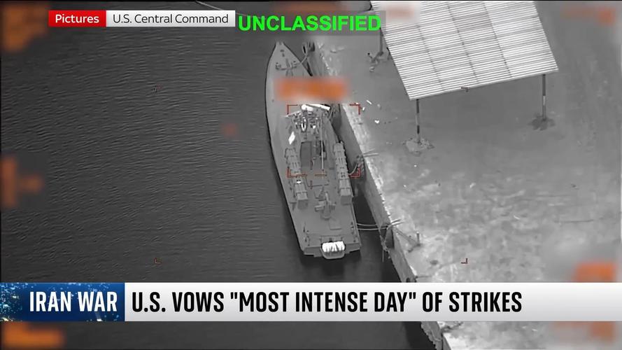 美军称损坏或摧毁伊朗60多艘船只和30多艘布雷艇