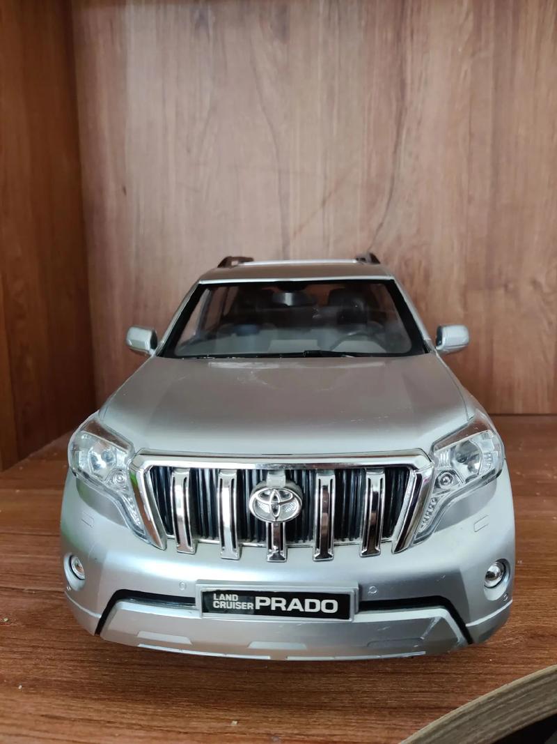 丰田普拉多汽车(丰田普拉多汽车模型)