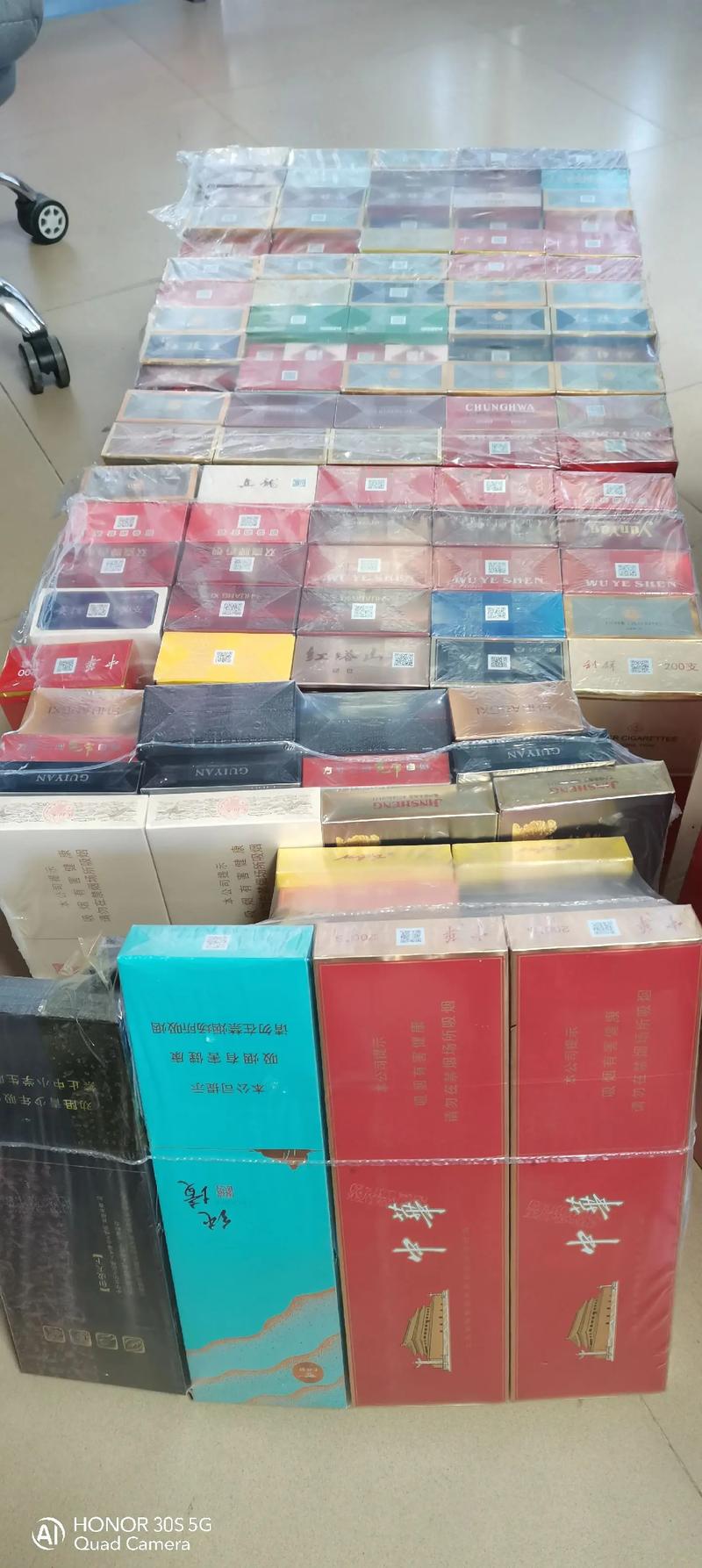 暗访10家便利店10家都卖假烟，美宜佳竟成假烟重灾区！部分卷烟的外包装存在明显差异