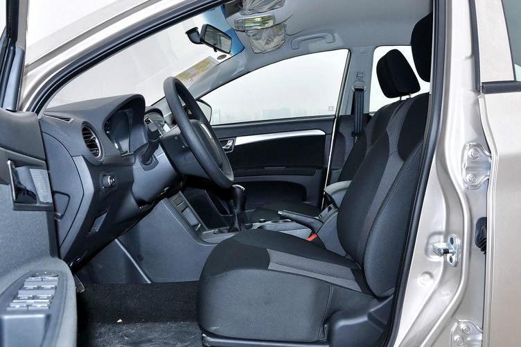 荣威350汽车(荣威350汽车内饰)