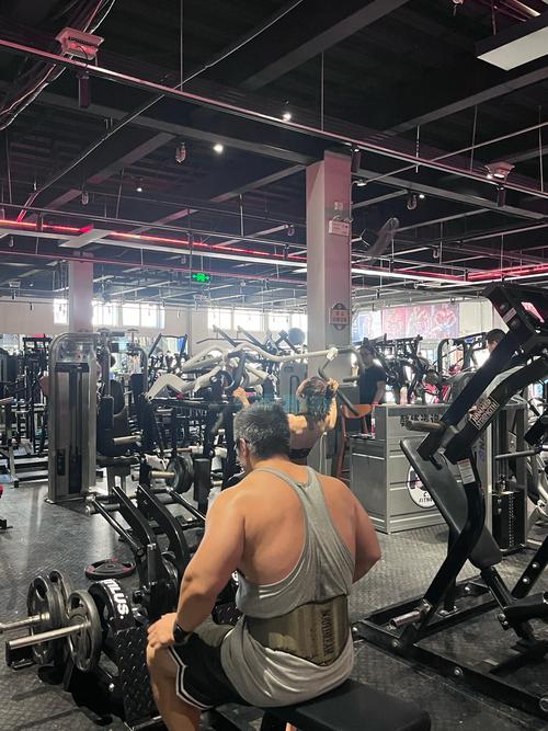 美国如今的水疗中心和健身房数量，已超过卖实物商品的实体店