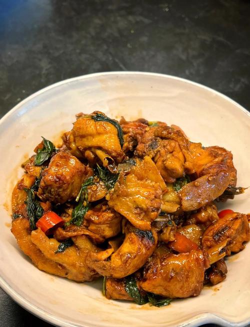 三杯鸡的做法（三杯鸡的做法 最正宗的做法视频）