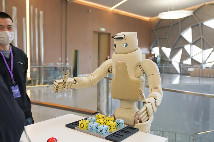 平安银行副行长方蔚豪：脑机接口	、具身智能、量子计算等未来可能成为银行业关注的热点