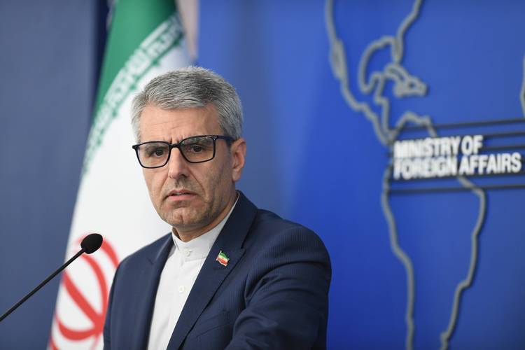 特朗普称美国正与伊朗谈判结束战争，将推迟部分打击行动