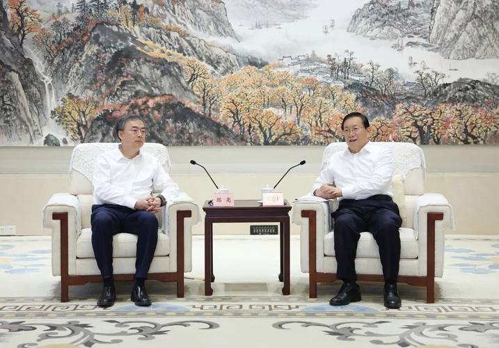 中金公司董事长陈亮：美元武器化正推动国际货币重构，中国可稳步提升人民币国际地位