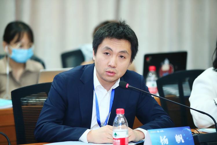 薛澜：应对智能体治理风险	，必须坚持以人为本	、智能向善原则