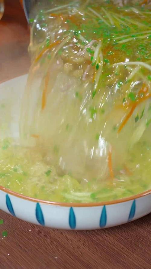 榨菜肉丝汤的做法(白菜炒肉丝的家常做法)