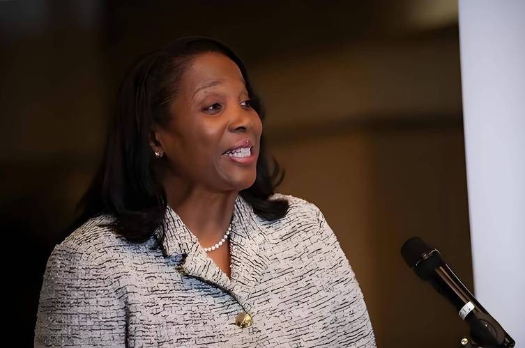 美联储理事库克对银行资本提案表达关切