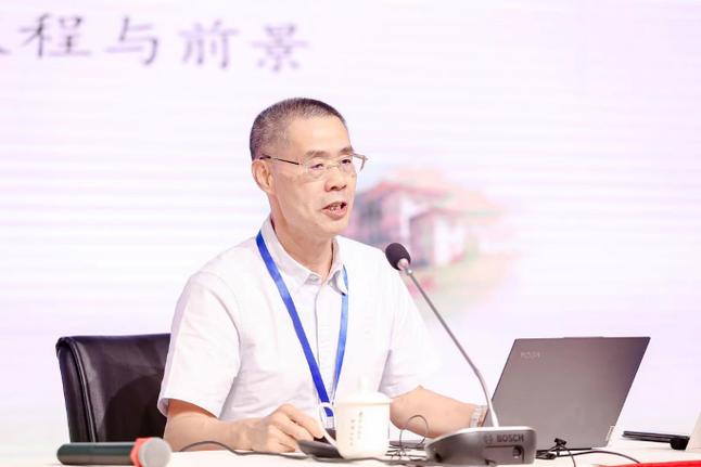 费城联储行长鲍尔森阐述应对AI驱动增长的政策路径