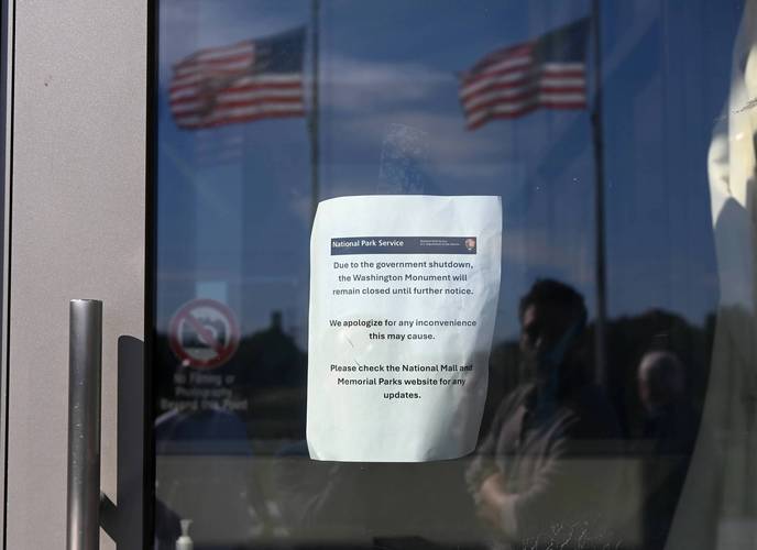 特朗普下令在国土安全部停摆期间向TSA人员发薪 资金来源未明